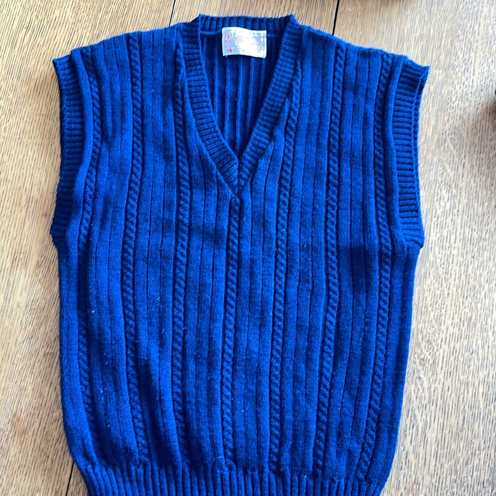 Beautiful navy blue Pendleton, 100% Virgin wool vest, size Small, women's.